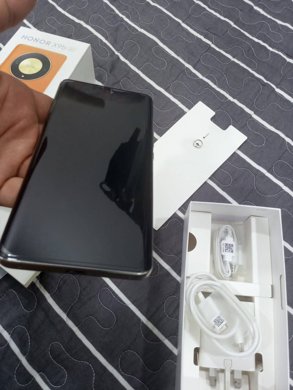 X9b 5G Honor 
هونر رام 12 ذاكره 256 مالك اول للجهاز استخدام قليل النظافة ممتازه ويا كل غراضه الاصليه السماعة لم تستخدم وكيبل الشحن مامستخدم للبيع العنوان  بغداد اليرموك السعر270 الف
 ***********
