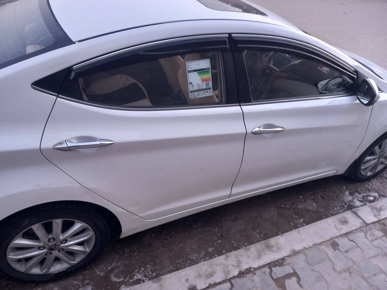 سيارة النترا للبيع ٢٠١٥
محرك ١٨٠٠ مفتوح 
فول مواصفات 
بيها بارد قليل باب السايق ومدكر 
سيارة رقم بصرة باسمي  
السعر ١٢٥ ورقة 
رقم الهاتف ***********
