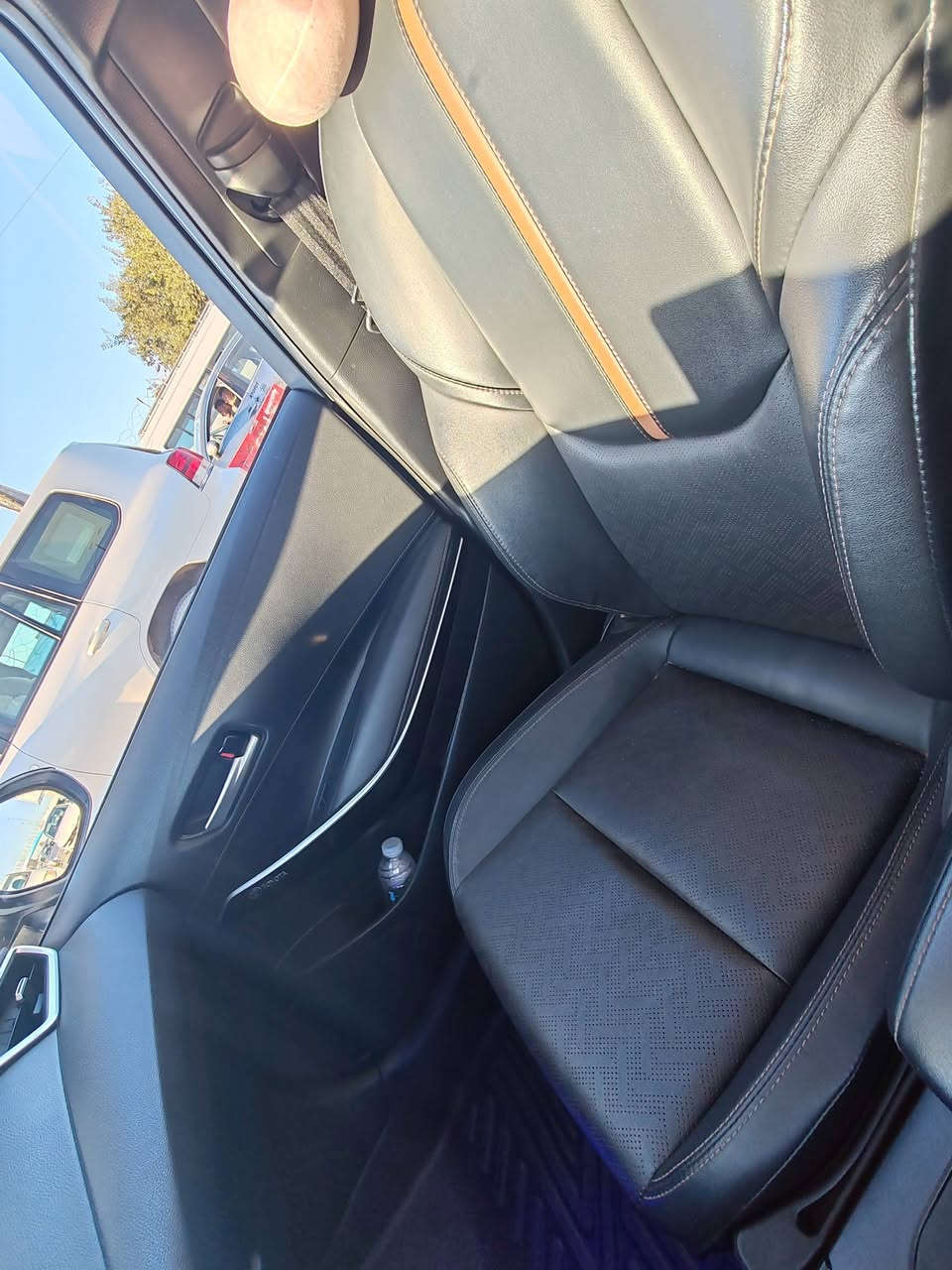 السلام عليكم للبيع
كورلا 2023 شكل ال s فول مواصفات

تحديد مسار 
كامرة دوارة 
اوتو هولد 
كرسي كهرباء 
داخل جلد بلادي 
فتحة سقف 
قطعتين تبريد 
السيارة بيهة كت كامل بيانو بلاك 
دواسات ريزلاين حوضية اصلية 
رقم بغداد بأسمي 
هزة جديدة 
بيهة جاملغ جهة الصدر 
والدعامية الامامية مصلحة فايبر وصابغهة وخال صورة الضربة قبل الصبغ 

السيارة ماشية 66 الف 
مكان السيارة بسماية
السعر 21 مليون الي ميعرف بالسيارة ليطب ويتمنطق بكيفة
***********
