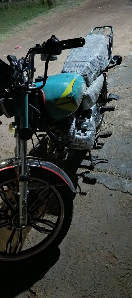 سلام عليكم دراجة سيفان موديل 23كفاله اوراق اصولي شلعه معدل فول كامله من كلشي كهربائيات شغاله مكان المحموديه الطيفيه السعر 600وبيهه مجال ***********
