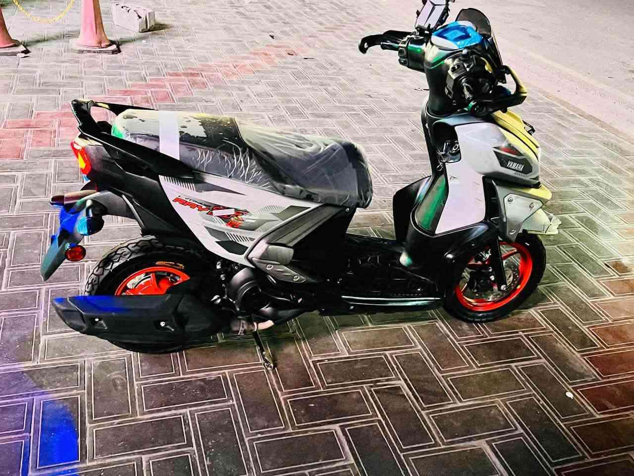 ZR
2023 لون ابيضّ 
الدراجه كفاله عامه  كارتون 
اشاير اضويه كلها كفاله وشرط 
مكينه مكفوله وناعمه الدراجه 
الدراجه طالعه من رحمان الجياشي من المعرض 
السعر 1900  وبيها مجال حك الجيه 

***********
