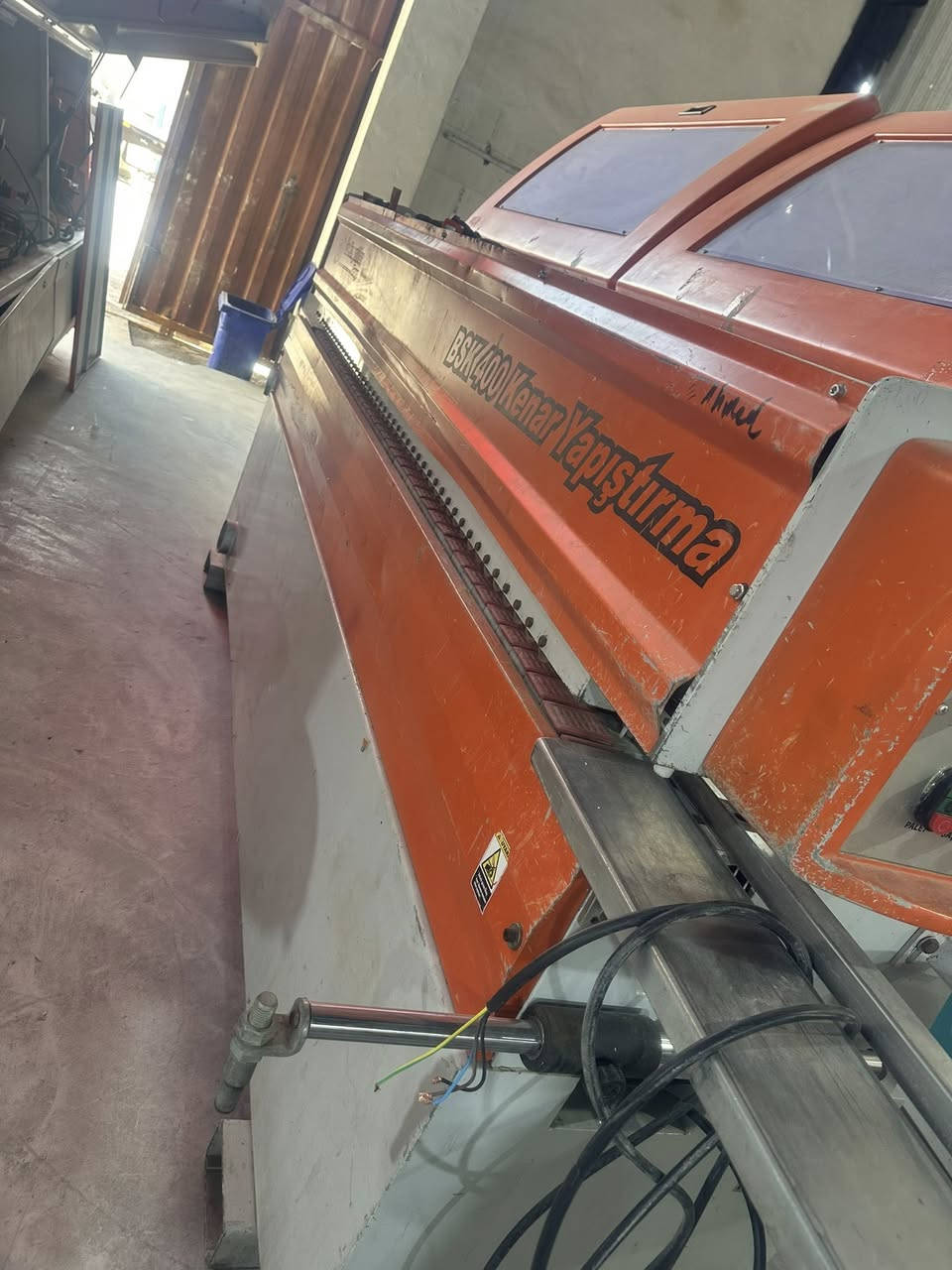 مكينة لاصقة شريط  كونيا ٤ اربع مراحل 

لصق 
قطع بداية ونهاية 
فريزة وبوليش 
مستعمل 
أربيل الصناعة الجنوبية 
***********
***********
***********
