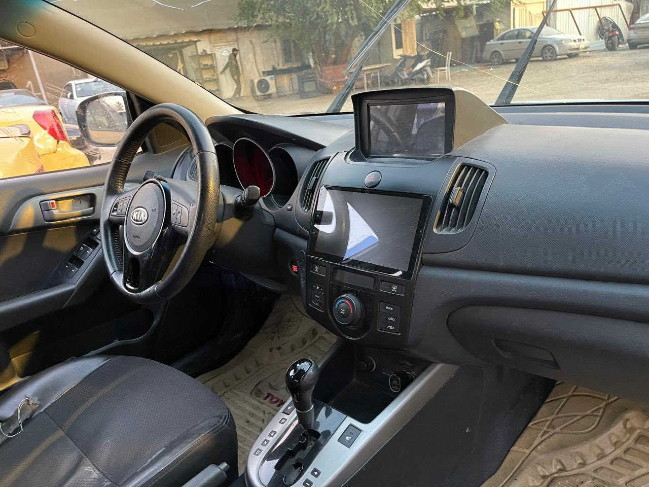 سيراتو 2012  ادوات متوأم رقم وسنوية بغداد
 كصه قمارة 
بيها قطع صبغ  
فول مواصفات عدا الفتحه  
بصمه تحكم استرين جهتين  اشاير بالمري كامرا حساس خلفي
مكينة 1600 
سياره حلوه نضيفه ما ناقصها شي
كير مكينة تبريد تدفئه كله مكفول
السعر 46 
مكان السياره بغداد

*********** واتساب فقط
