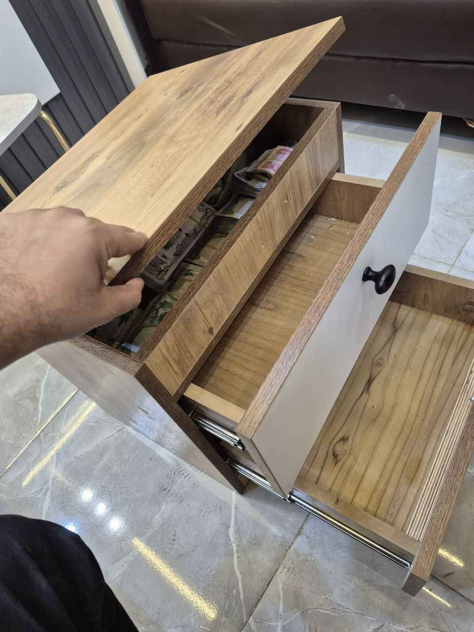 تفصيل عراقي
كومدي مجرات مع قاصه مخفيه .
مواصفات العمل :
1- خشب mdf ثقيل
2- ارتفاع ٥٠ عرض ٥٠ عمق ٤٠
3- سكك هادروليك ثقيل
بسعر100 الف

لحد يباوع على الفلوس😂 بغداد, العراق


**إذا كنت صاحب هذا الإعلان وتريد حذفه لأي سبب، رجاءا أرسل رسالة إلى الدعم الفني**
