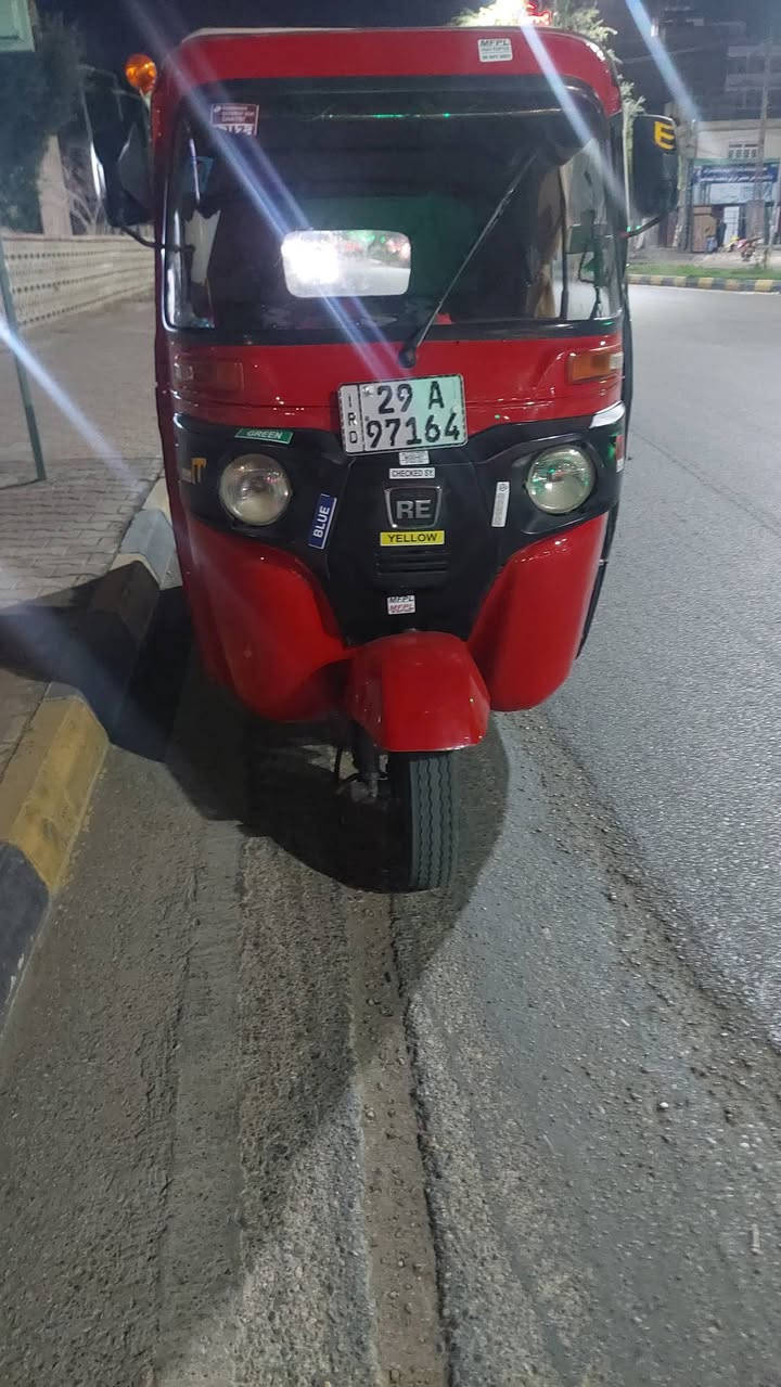 سلام عليكم تكتك باجاج موديل ١٨ رقم نكليزي وسنويه تكتك كهربائيات شغاله تجفيت جديدة دوشمه جديدة  سعر ٤و٥٠٠ وبيها مجال مكلف بنشر هذا رقم راعيهة ***********
