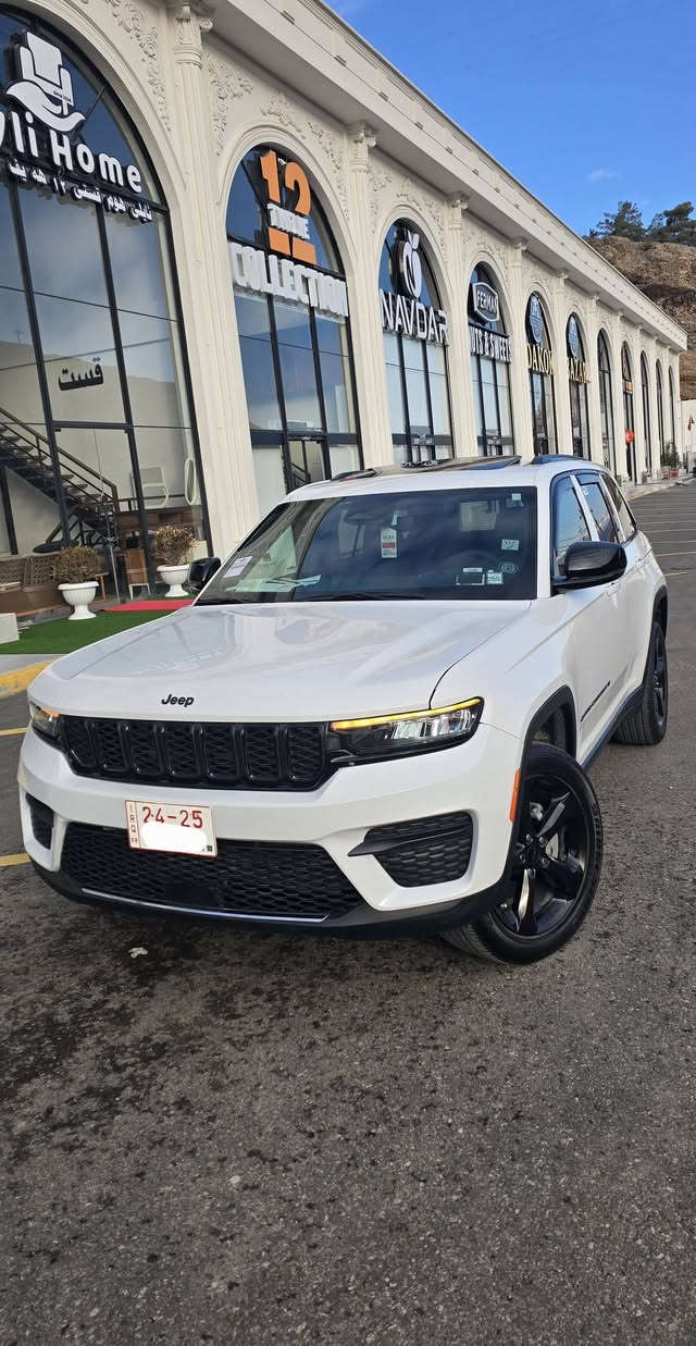 جيب كراند شيروكي 2023 بلاك توب BLACK TOP
6 سلندر  4×4 دفع رباعي 
5 راكب ( شاصي قصير )
ماشية 12 فقط
بيها مكانين صبغ فقط..

فتحة سقف ( سلايت )
رادار امامي( تثبيت مسار مع مانع تصادم )
رادار جانبي( نقطة عمياء )
حساسات خلفية مع مانع تصادم 
كشنات كنتارا وجلد 
شاشة أبل كار بلي واندرويد اوتو وناڤيكيشن 
كشنات وستيرن تدفئة 
شاحنة موبايل وايرليس 
تشغيل عن بعد 
شفتات 
هاند بريك كهربائي 
وضعيات قيادة 
اوتو ستارت ستوب ( انطفاء ذاتي )
صندوق كهربائي 
ويل قياس 20 بلاك 

كاتي بدون رقم تترقم شمالي  ( اربيل دهوك سليمانية )

السعر : 280 وبيها مجال 
المكان : دهوك
***********
***********
اتصال أو واتساب
