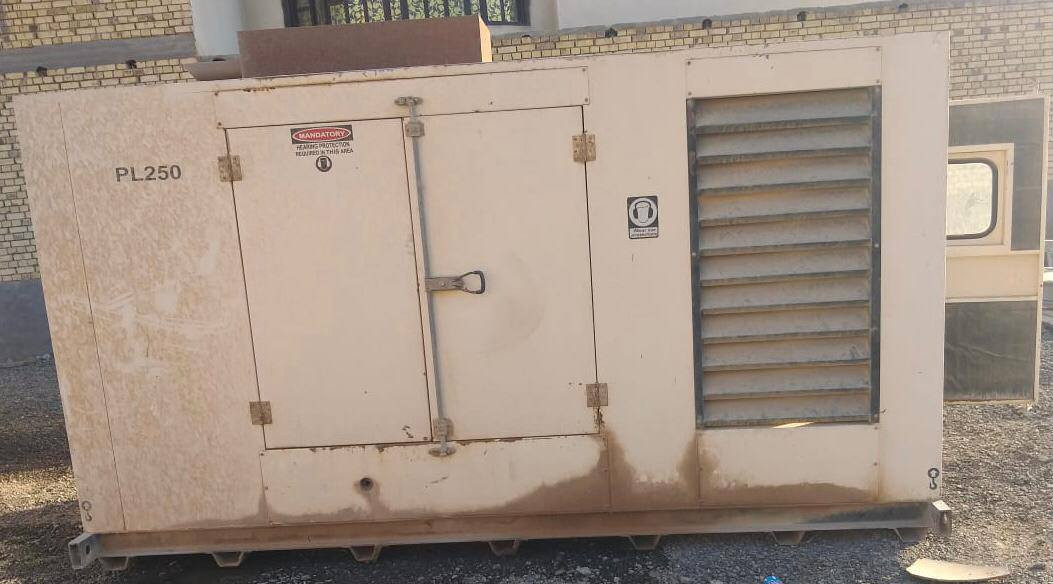 السلام عليكم ورحمه الله
للبيع
مولدة بيركنز إنكليزي
6سلندر حجم المحرك 1300
توليد لوري سومير 250كيفي
المحرك مفصخ كل غراضة موجودة ماعدا الكور ماموجود
كاتم سوبر سايلنت 
ابيع ع هل وضع
للمزيد من التفاصيل لاتصال أو المراسلة 
***********
ابو شهم الزبيدي
