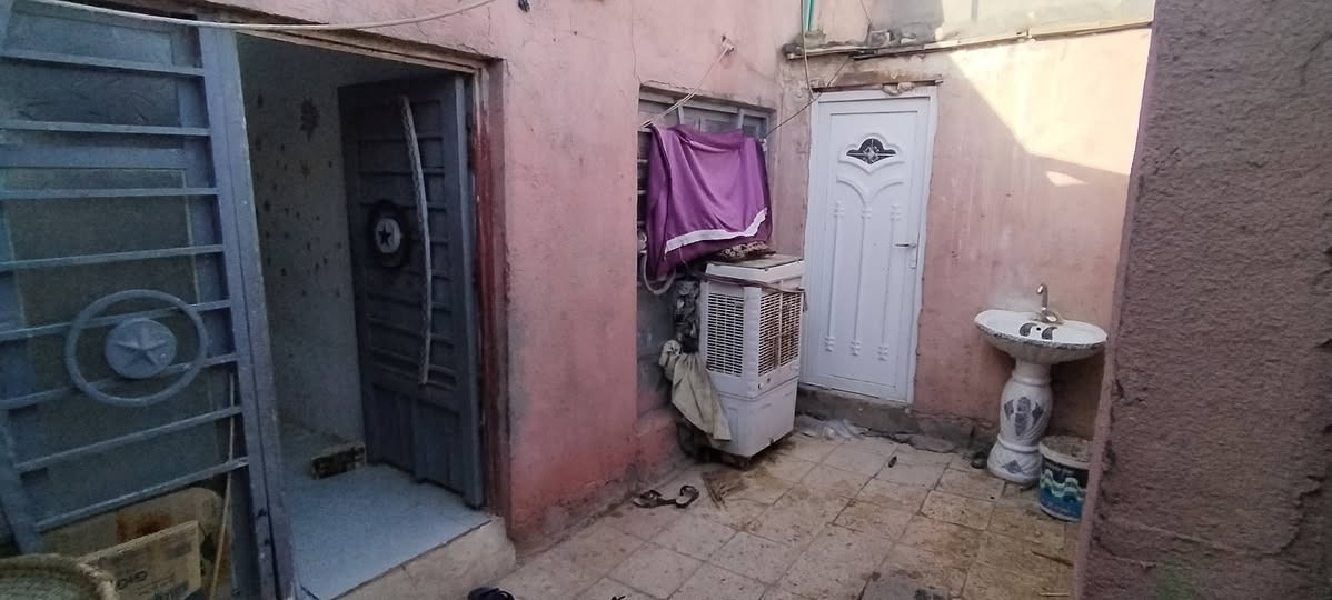 اعيد النشر بسبب الوعود الكاذبه بيت 75 متر للبيع سند 25 قرار محكمه بأسمي ناحيه الامام عون ع حي الأمير الهوته عامود 204 كامل خدمات ماء كهرباء البيت نضيف الارضيه بورسلين السعر 25 مليون وبي مجال مستعجل على بيعته  تفاصيل اكثر اتصال ***********
