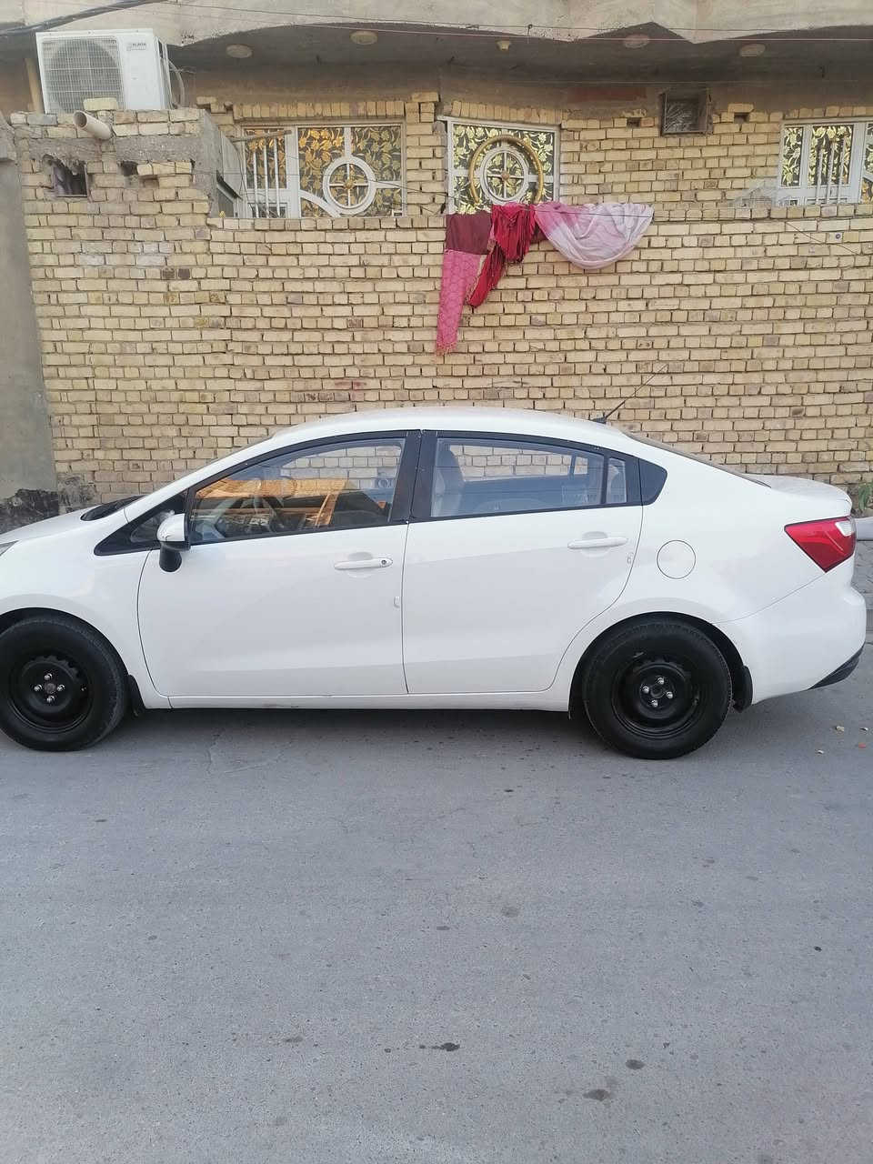 سياره كيا ريو 2012 بيه جاملقين صبق رقم واسط تبريد تفيه بسمي السعر ٨٥ وبيه مجال بصيط ***********
