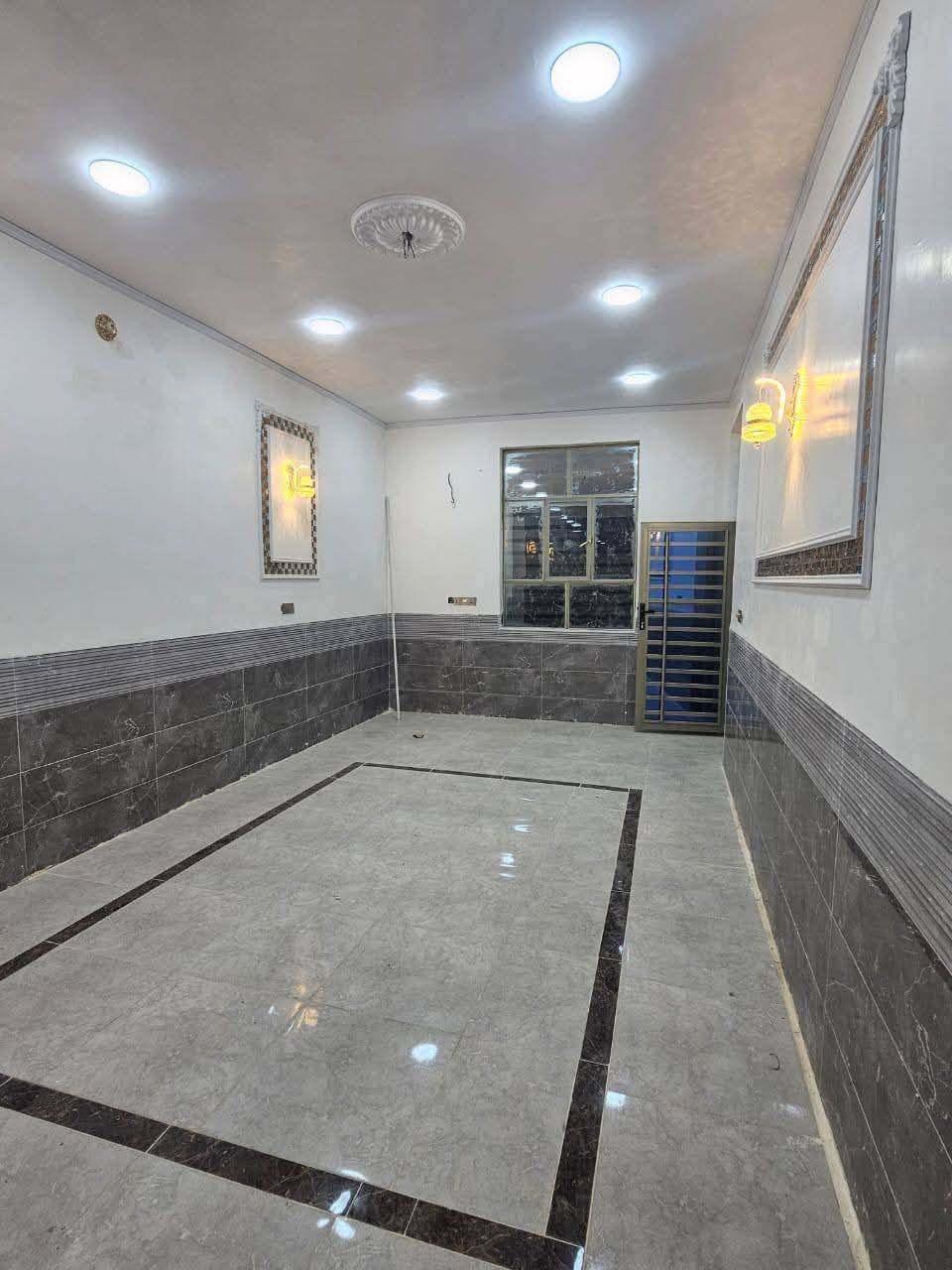 دار للبيع 200م🏕️ (مكتب الخليج للعقار عمود327)
*********** وتساب
***********
✅ مشمول بقرار التطويب 

بسعر /85/ مليون مع المجال
موقع /نجف 🏡شارع الحولي مال المطار عمود 327

البناء 🏡 
غرفتين /صاله/مطبخ / ستقبال/ صحيات/
بناء مرتب/ اساس + سقف كونكريت + طابوك

ألخدمات 🏡 
ماء/كهرباء/مدارس/سوق/تبليط/لحد الباب
