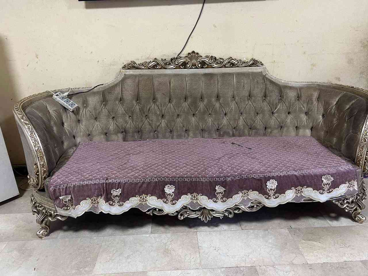 السلام عليكم تخم مصري مستعمل للبيع كدامك واضح بالصورة سعره 700 مكاني البياع حي الاعلام للاستفسار اكثر ***********
