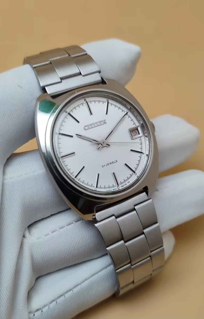 ساعة سيتزن اصلي مكينة ميكانيكية شرط الفحص  السعر ١٢٠ الف ويتوفر توصيل كل انحاء العراق 
المهتم يتواصل ماسنجر او واتساب *********** بغداد, العراق
