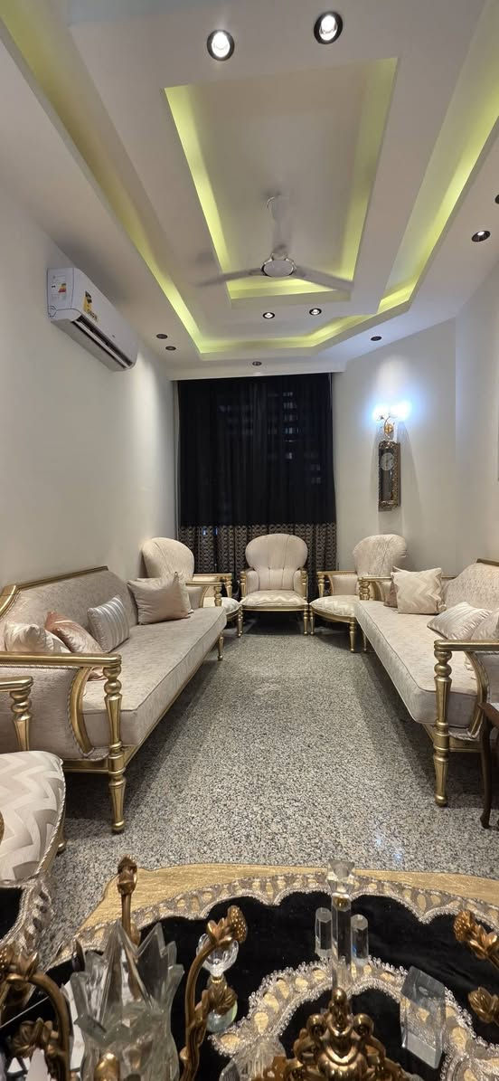سلام عليكم 
#دار سكن مساحة 100 م ( 5×20) شارع 10م .
#الموقع : الامن الوطني / حي الجهاد مقابيل شقق حي صدام مجاور اللواء السادس ش.أ، العقار خلف الشارع الرئيسي.
#مكونات العقار : 
الطابق الاول /استقبال ، هول+ مطبخ ، غرفة مستخدمةمطبخ ، منور ، صحيات ، كراج 4 امتار .
الطابق الثاني / ثلاث غرف منام ، بلكونة صحيات .
الطابق الثالث/ بيتونة ، غرفة كبيرة تصلح مع تأسيس صحيات كامل. .
#ملاحظة : العقار تم تنفيذه بأفضل مواد البناء بكل التفاصيل. 
#للأستفسار :
*********** واتساب فقط.
*********** واتساب او اتصال مباشر.
