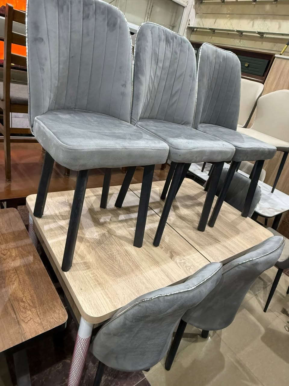 معرض صلاح آلدين للأثاث المنزلي للجمله والمفرد 
وصول ميز طعام خشب 6 كرسي سلايت يتكبر ويزغر 
كراسي شامو مبطن ثقيل ارجل حديد ثقيل 
يتحمل أوزان ثقيله جدا 
***********
العنوان تكريت الزهور مقابل كليه تربيه البنآت مجاور تانكي المآء قرب غصن الزيتون
