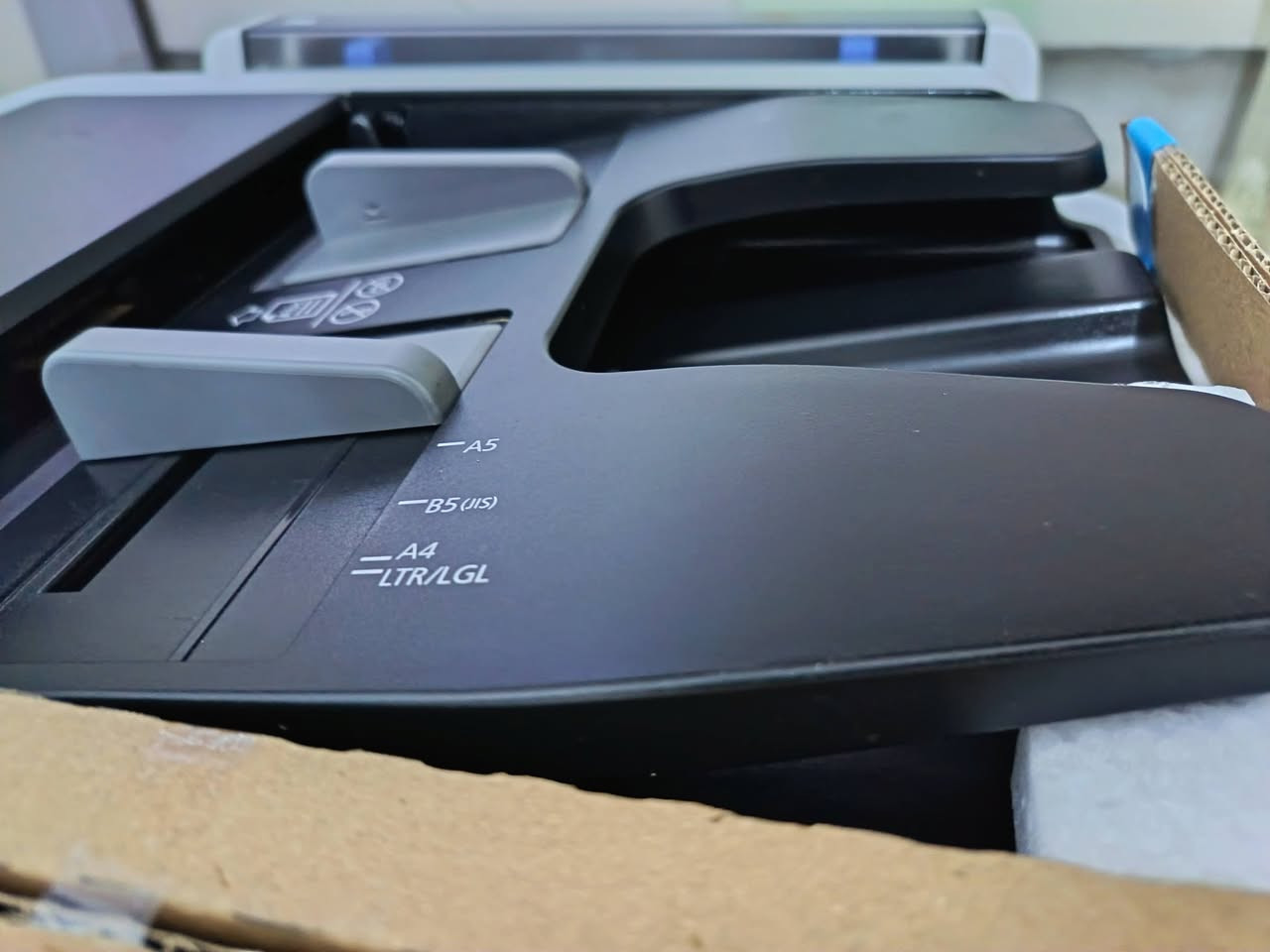 طابعة ايبسون 5710 مستعمل للبيع نظيف
Epson WorkForce-C5710
‌أستنساخ - طباعة - سكنر. -فاكس 

حجم الورق A4
💥 احبار سائلة ( اربع الوان ) 

‌ تحتوي على كاترجات قابلة للحقن  بدون شرائح .
‌طباعة واستنساخ وجهين من الفيدر والحاسبة والموبايل 
‌ سرعة الطابعة ( 24 نسخة ) في الدقيقة 
‌يمكن سحب عليها ورق فوتو و ورق عادي لغاية 260 غم 
‌ يمكن ربطها على الحاسبة والموبايل ويمكن سحب الورقة عن طريق الفيدار يعني يسحب الورقة ويطبع
السعر ٣٥٠  الطابعه حيل نضيفه والطباعه درجه اولى 

للتواصل على الماسنجر +واتس اب +***********
