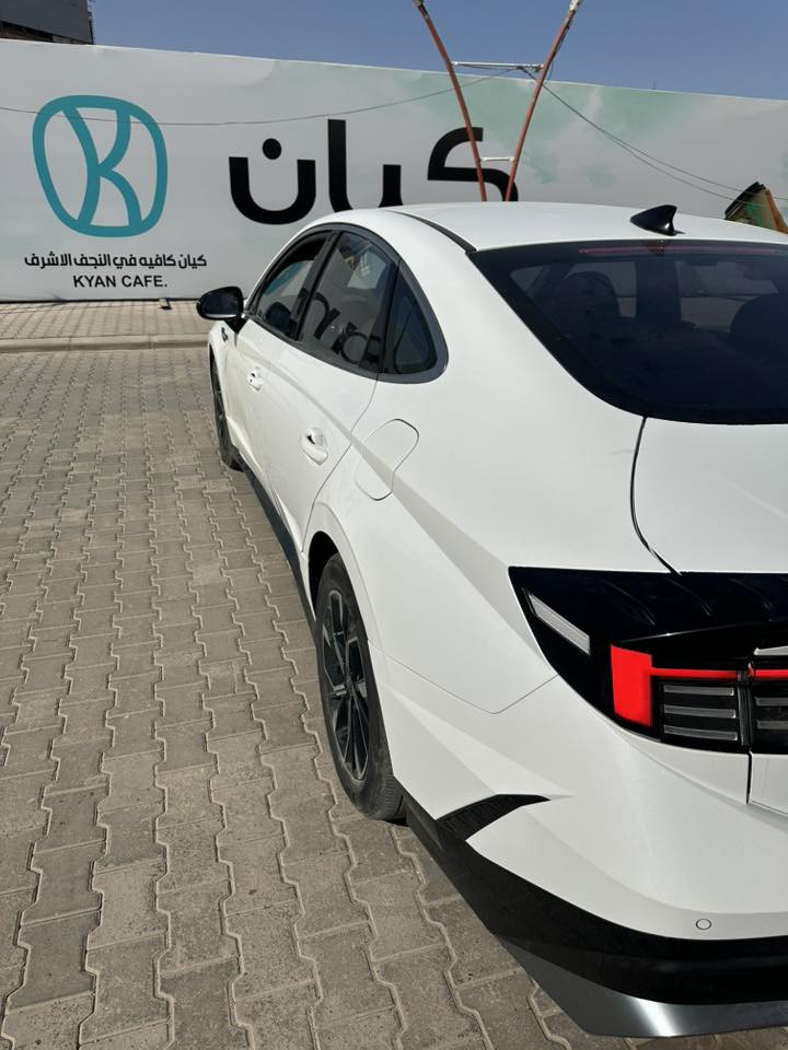 سوناتا موديل 2024 وارد كوري بانزين مكينة 2.5 تنفس طبيعي فول موصفات عدا البانوراما  رقم نجف معوقين وكالة عامة مطلقة بيه جاملغ وبارد بالباب  السعر 178 وبيه مجال مكاني بالنجف الاتصال *********** وبيه وتساب
