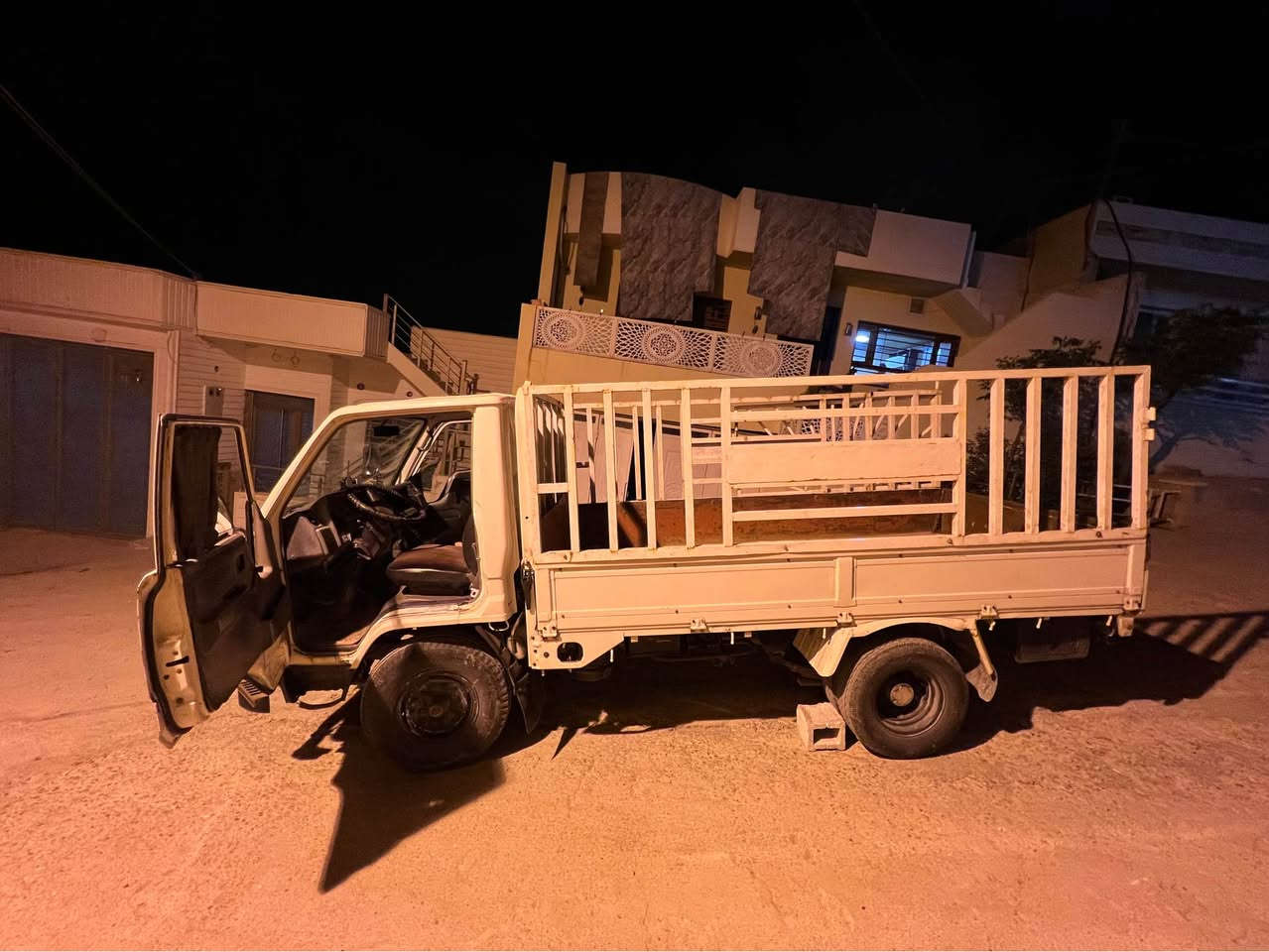 سڵاو برایان تیۆتا داینە ١٩٩٢ بۆ فرۆشتن بە شەرتی گێر و 
مەکینەو ئەکسل و شانسی مەکینە کەرنەڤاڵ تازە تەشفیت کراوە بە شەرت تایەیەی لۆکی لەسەرە ماڵی دۆستە السليمانية, العراق


**إذا كنت صاحب هذا الإعلان وتريد حذفه لأي سبب، رجاءا أرسل رسالة إلى الدعم الفني**