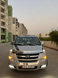 2009 grand starex  للبيع فقط🛑 🛑ضرر السيارة شبرين صبغ بل جنطة فقط كفالة...