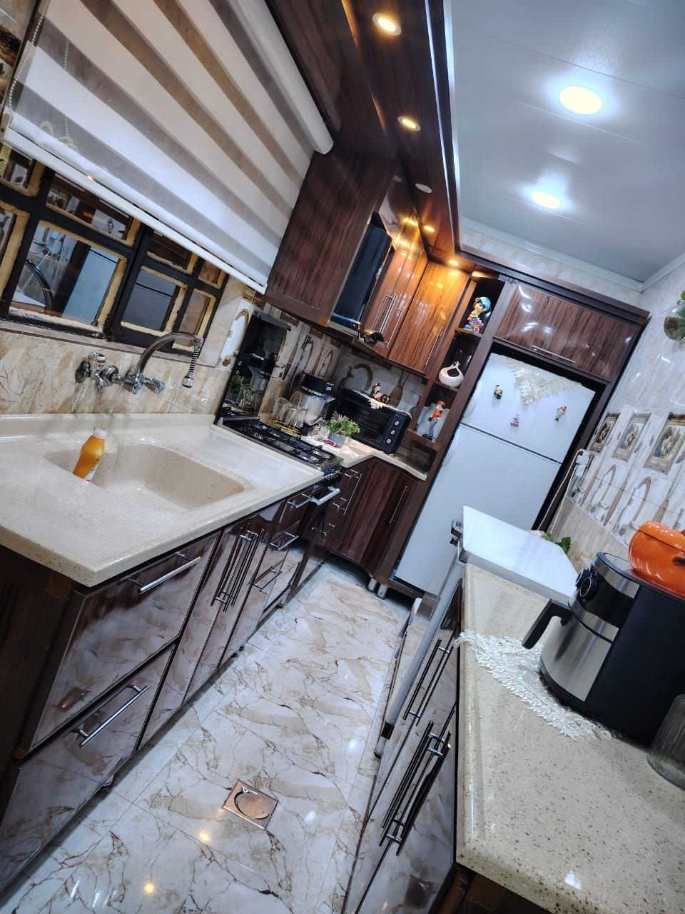 كاونتر مستعمل نظيف حيل للبيع للاستفسار ***********
