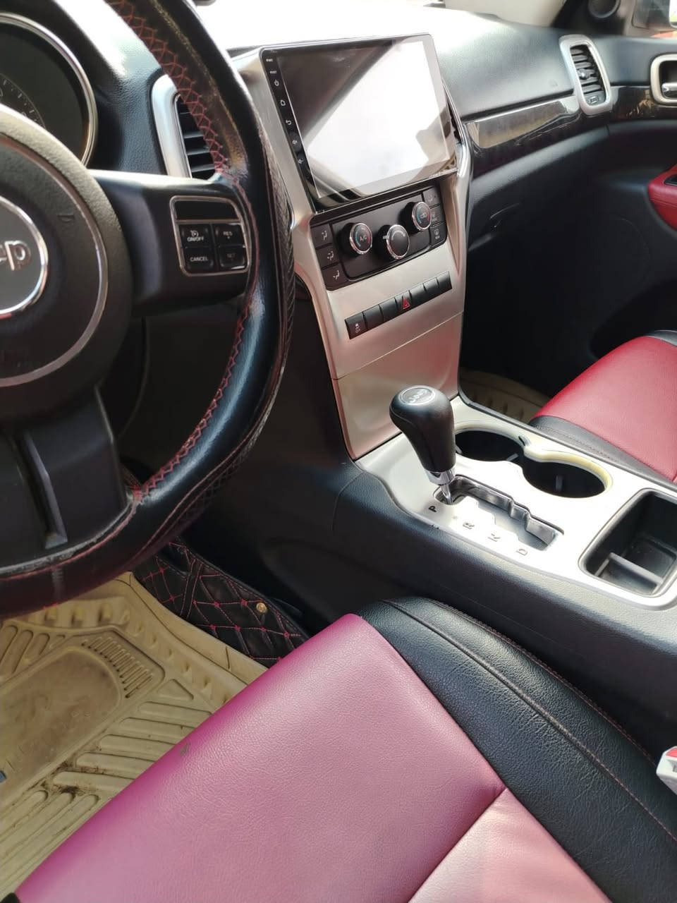 جيب 2012
حادث جاملغ + بنيد
رقم بغداد
ماشيه 170￼
مكانها واسط كوت 
سعر 160 
الاستفسار اكثر اتصل 
***********
