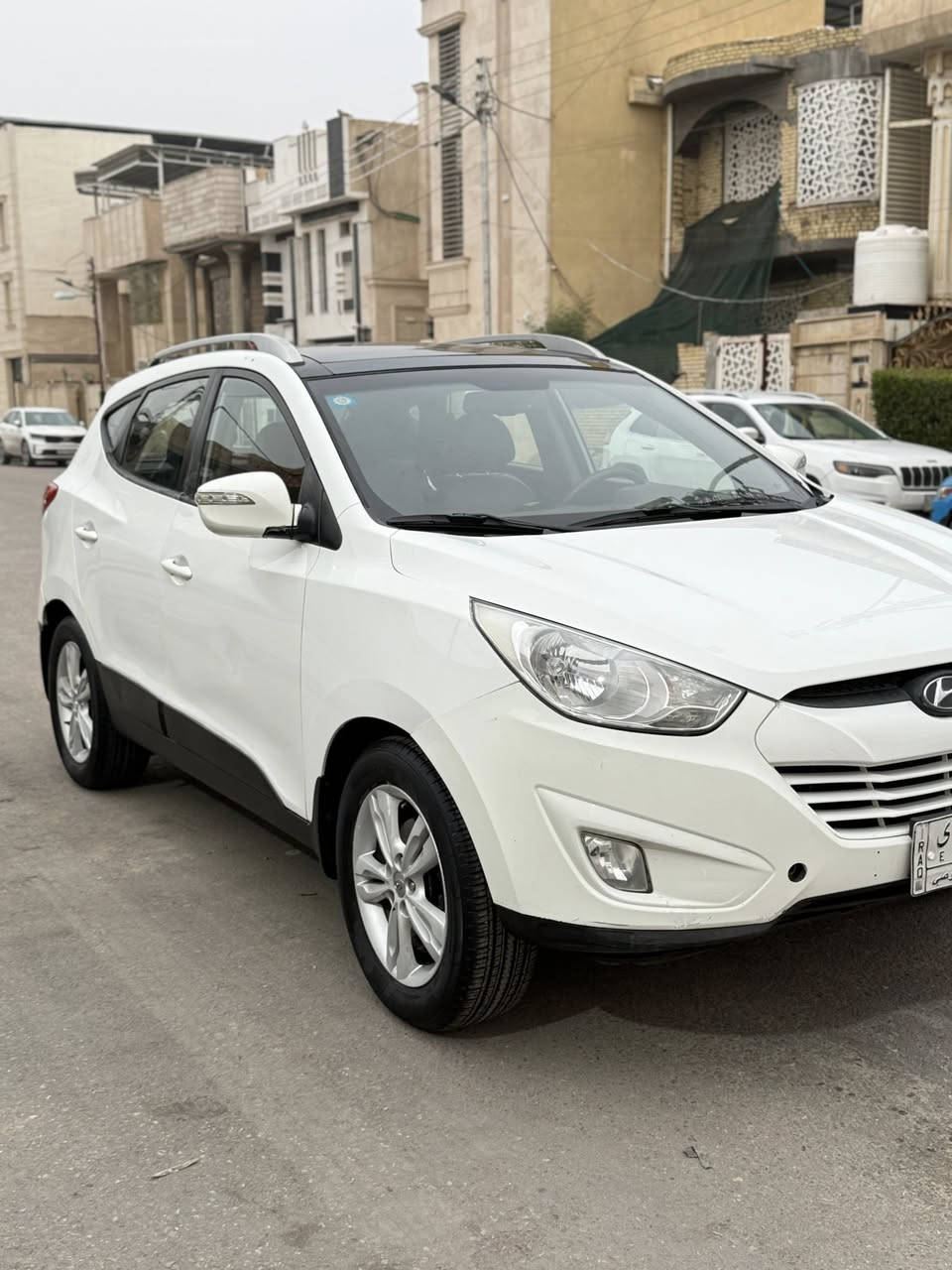 السلام عليكم 

توسان خليجي 2013
ماشيه 119 كم تحويل
فول مواصفات بنورما
كاميرا تحكمات وغيرها
بيها بابين بارد وصبغتهم مو حلوات 
وعندي الفيديو قبل الصبغ والداير شوي صبغ
سعر مناسب. 128  وبيها مجال 
سياره جاهزه محرك كير كفاله حداده تبريد 
. مكاني بصره المركز  وتدلل
هاتف / ***********
.
.
