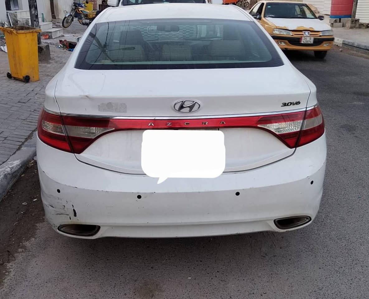 للبيع مستعجل سعره مناسب
أزيرا مديل 2015 خليجي أبيض بيه ضربه أماميه بجم محرك 6 سلندر 3300 تبريد كهربائيات كله شغاله رقم أربيل بسم عربي بلبصره تحويل ثاني يوم مكانه البصره السعر 75 ورقه الشراي يتصل *********** .
