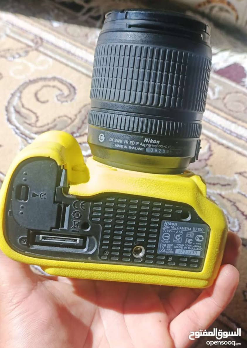 كاميرا نيكون D7100
الحالة: مستعملة نظيفة جداً (إخت الجديدة)
 الاستخدام: خفيف
 ما بيها أي خدش أو عيب 

 ملاحظة مهمة:الفنر الفلاش الكاميرا طايح فقط 

 المواصفات والمرفقات:
 • فلاش نيكون
 • عدسة 18–135mm
 العدسة بحالة ممتازة
 نضيفة 100%
 ما بيها أي خدش
 • جنطة أصلية
 • باتري (بطارية)
رقم التصال ***********
 الكاميرا شغّالة تمام، مناسبة للتصوير الاحترافي، السفر،
