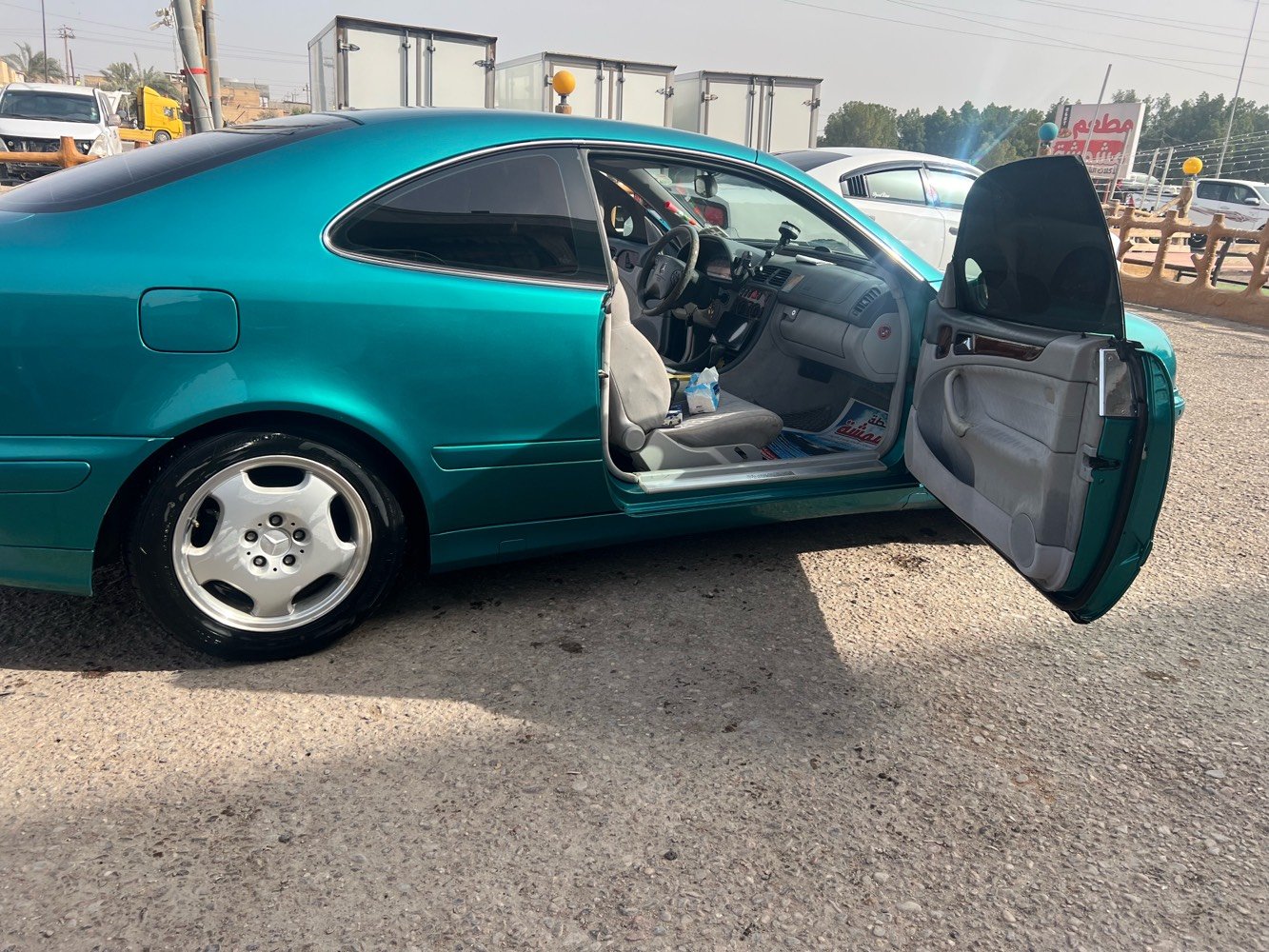 السلام عليكم مرسيدس 2001جاهزه من كلشي مكينة بلاد 4سلندر تبريد تدفئة تحكم كشنات كهربائي ترايك وين ما يعجبك رقم بصرة وراعيها يمي تريد وكاله تريد تحويل بالعجبك مكان السايره بصرة السعر 110وبيها مجال قليل حك الجيه ر