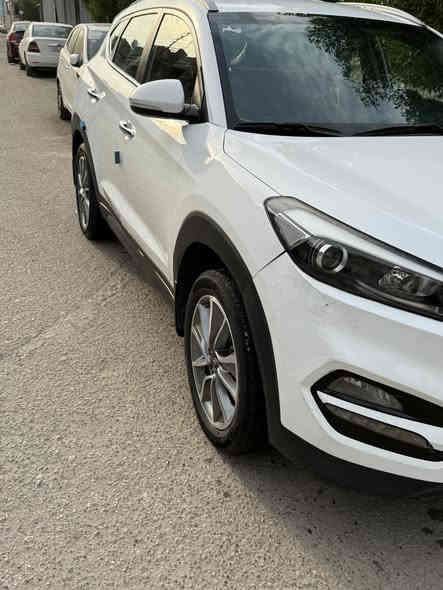 السلام عليكم توسان خليجي 2018 
المواصفات:-
تحكم ستيرن جهتين 
‏Aux+ USB
تحكم قياده ( عادي ، سبورت ، ايكو )
اشاير بالمري 
مري شفط 
5 ويل كب 
لد نهاري ليلي 
مقاعد تغليف جلد + الارضيه تغليف جلد 
حساسات خلفية 
كامرة خلفية 
يدات نيكل 
محرك 2000 دوش 
السياره ماشية 115 الف كم قابل للزيادة 
بيها بارد باب السايق وباب بصف السايق قطعة صغيرة ( السيارة بدون صبغ ) 
رقم الماني تحويل ثاني يوم ( مرور التاجيات ) 
سنوية مشروع وطني
السعر / 180$
للاستفسار الاتصال *********** واتساب
