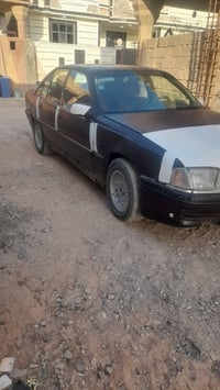 اخوان اوبل موديل 93 مال جنيه وجاهزه رقم نكليزي محرك 2000كير عادي سياره...