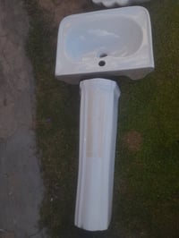 3 مغاسل للبيع وغربي مستعمل قليل  07703835853