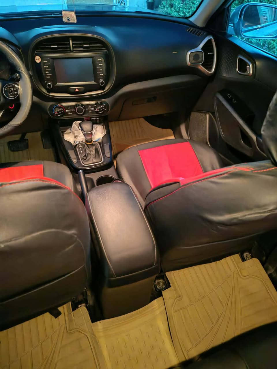 السلام عليكم سياره صول موديل 2021بابل البيع او مراوس حسب القناعه ماشيه 70فول عده البصمه السياره معروضه 142وبيه مجال بسيط تحياتي ***********
