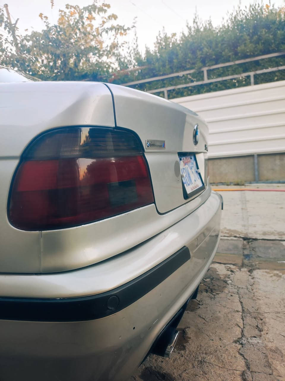 BMWحجم535v8
فول اوتو.گير ثلث وضعيات قياده (تبترونك)
كشنات جلد+كهرب+هيترات بلكشن.
إيربگات عدد 6 كلهن سليمات 
تحكم ستيرن+مثبت سرعه 
طخم پردات اصلي 
حساسات خلفيه 
ويل m توسايز+طخم تايه جديد 
دعاميات امامي خلفي m
شاشه+كامره+مضخم صوت اصلي بلصندوگ
منظومه تلفون كامله+سيدي جنجر 
منظومه زينول اصلي 
سلايت شوشه جام..كهرب طگتين 
السياره كلها شرط وجاهزه 
عنوان الموصل ألايمن 
السياره بأسمي وشرط التحويل 
السعر مناسب على هيج نظافه 98 ورقه 
***********
***********
