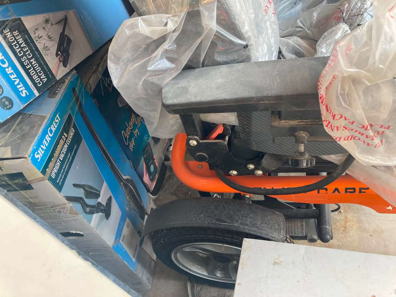 للبيع جديده غير مستخدم نقص بس بطاريات العنوان كوفه حي ميسان ***********
