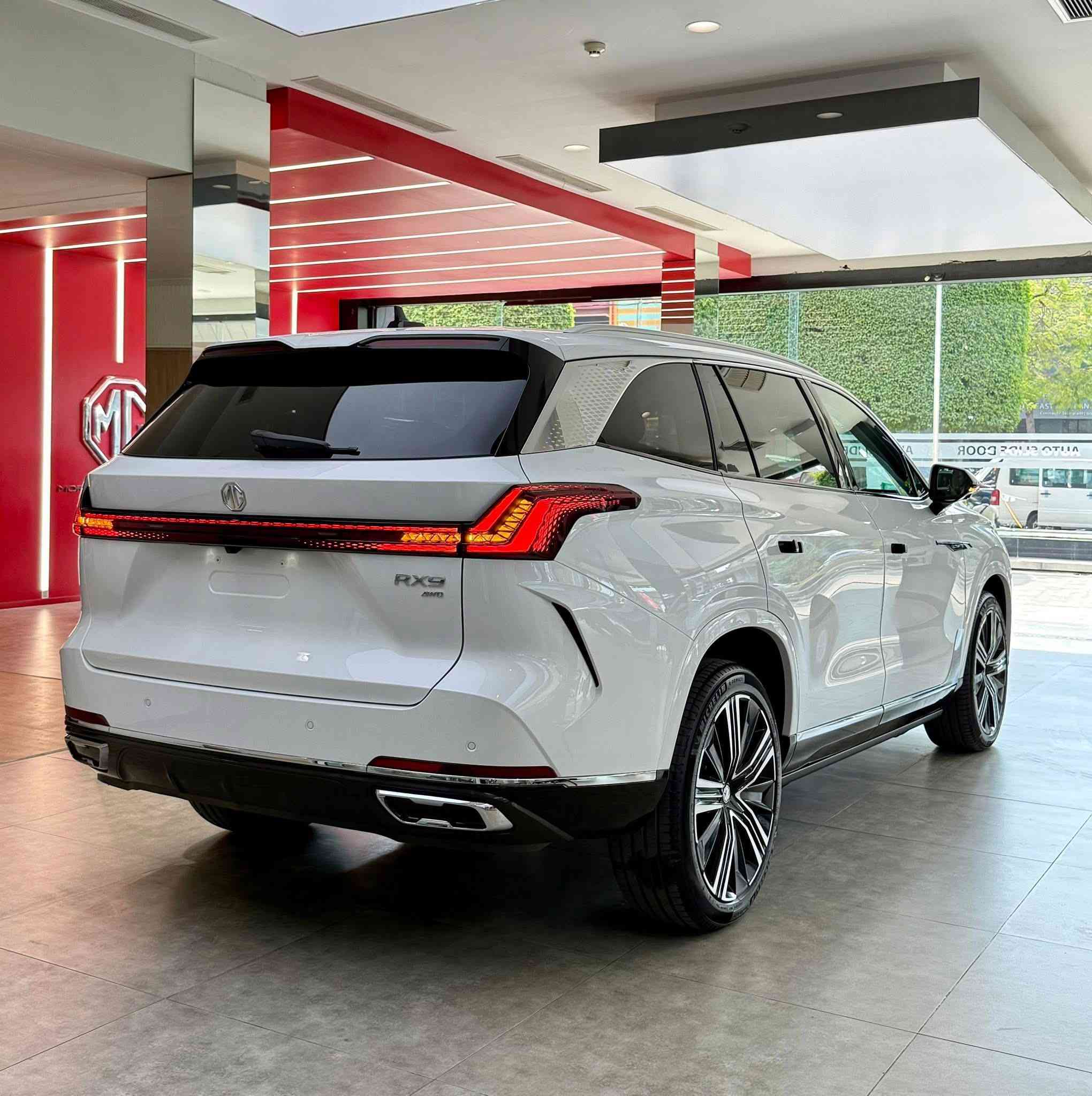 RX9
سياره غنيه عن التعريف مديل 24 ماشيه اقل من 1000
قيد الترقيم بغداد
سعرهه 270 وبيهه مجال 
***********
