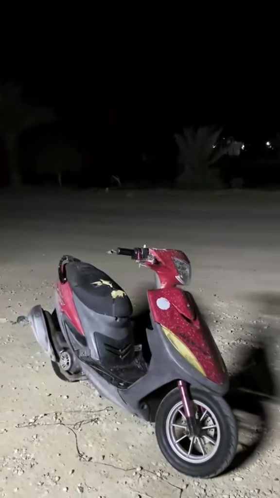 دراجه ماكس لبيع دراجه كلش حلوه و جديد و فول تزويد مكينه ٥٥دراجه كلش حلو و ما بيه نقص و كلش جديد دراجه بيه بس تاير المامي يرادله تبديل و هاذه رقمي *********** و بي واتساب و سعر 650 و بيه مجال((كفرات اسود و بلاديات ))
