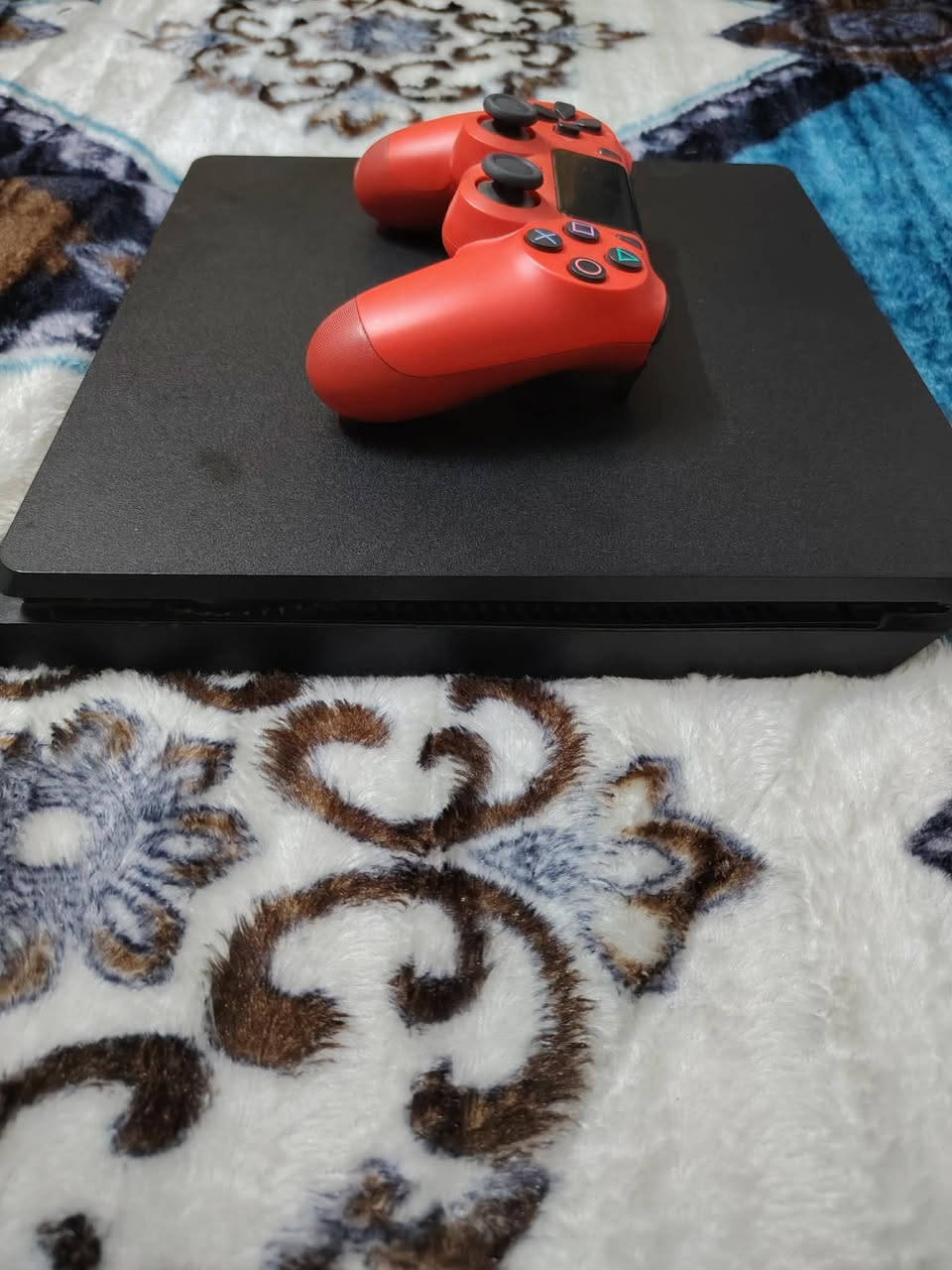 بلي ٤ اونلاين
بلي ٤ اونلاين 

مساحته ٥١٢gb

يجي وياه يدة وحده

 و كيبلhdmi

 و كيبل بور 

و اقراص هديه

الجهاز جدا نظيف و مستعمل قليل 

سعر ٢٥٠
للتواصل واتساب ***********
