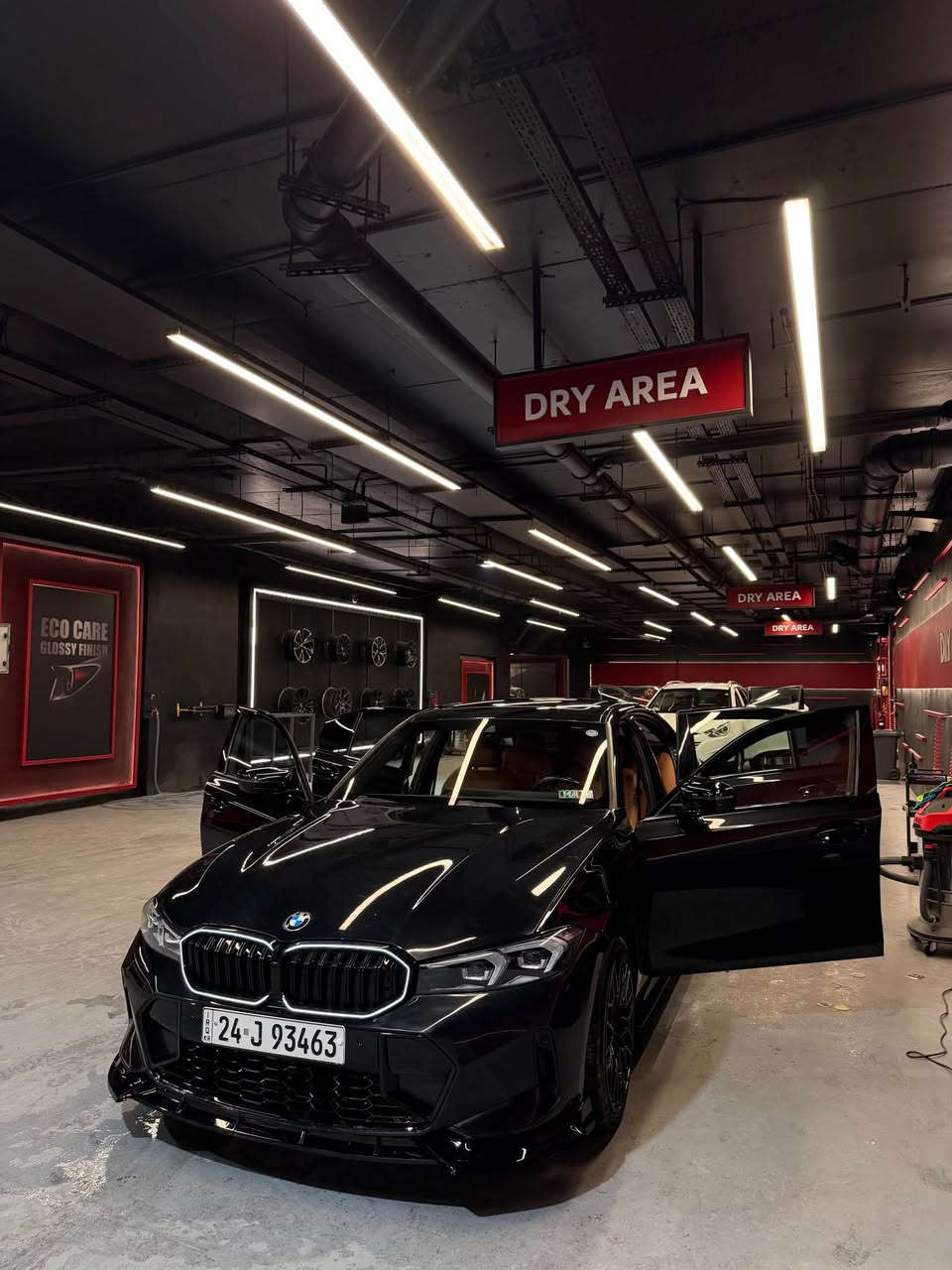 سلام علیکم BMW330i Xdrive 
فوول مواسەفات تەنها M پاکێج نیە
مۆدێل ٢٠٢٣ هیچ مەسورفێکی نیە بەشەرت هەموو شتێکی 
سبوغ نیو بۆنیتە ئێرباگ سوکان و شانێک ناوگرتن و شتی نیە هەموو گیانی بەشەرتە 
*********** أربيل, العراق
