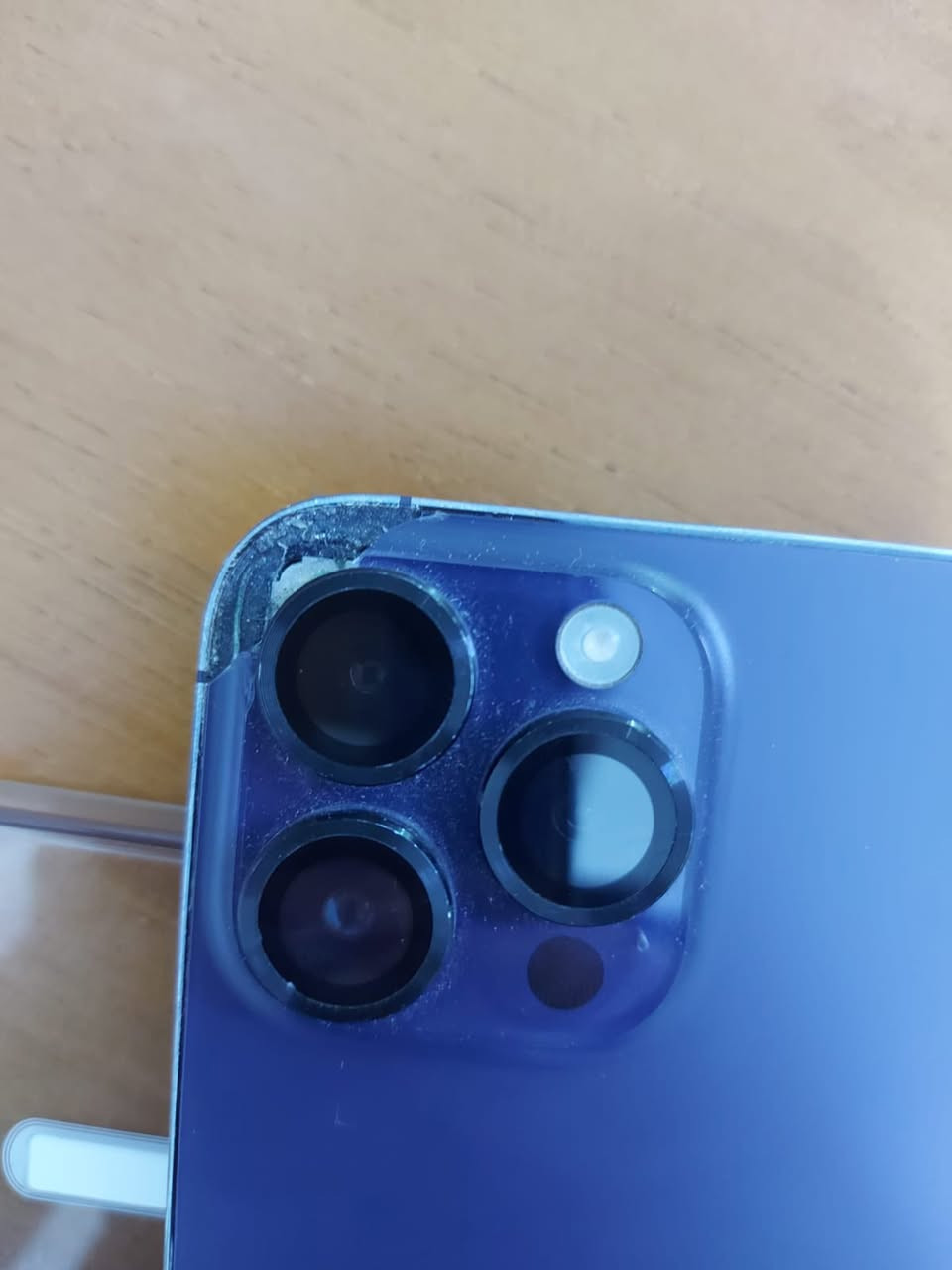 ايفون ١٤ برو ماكس
ذاكرة ٢٥٦ 
دبل سيمكارت 
كلشي شغال بي 
مبدل شاشة وبطارية اصليات على ايدي بدلتهن 
فيس ايدي شغال 
وبي هذا الكسر الخفيف بلضهر واصلاً ضايع وما بي اي تأثير 
الكامرات شغالات وكلشي شغال 
السعر ٦٥٠ الف


**إذا كنت صاحب هذا الإعلان وتريد حذفه لأي سبب، رجاءا أرسل رسالة إلى الدعم الفني**