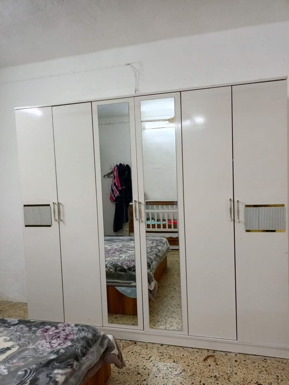 البيع الغرفه اثنينهم خمسه قطع السعر تصال عل رقم *********** *********** عنوان موصل حي التحرير
