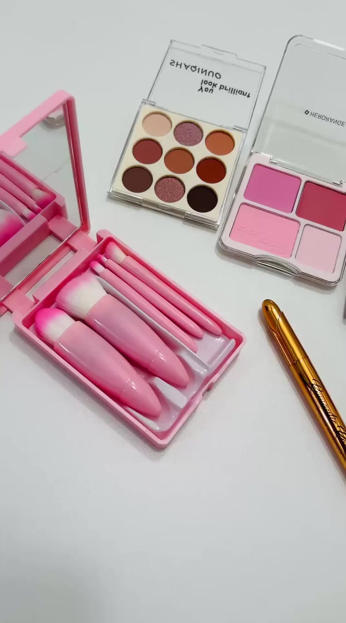🎀 أساسيات المكياج للمبتدئات 🎀
كل الأساسيات لمكياج كامل من البداية للنهاية 💕
🔹 فاونديشن + بودرة SHEGLAM لتوحيد اللون وتثبيت المكياج
🔹 باليت ظلال 9 ألوان (نود ودرجات دافئة)
🔹 باليت بلاشر وردي لإشراقة طبيعية 🌸
🔹 أرواج مات ثابتة وألوان أنثوية
🔹 ماسكارا لتكثيف وتطويل الرموش
🔹 برايمر خفيف غير دهني
🔹 قلم تحديد ذهبي
🔹 مجموعة فرش داخل علبة
💖 مناسب للمبتدئات والمحترفات
🎁 خيار حلو كهدية أو للاستخدام الشخصي
📦 الكمية محدودة — للحجز راسلينا

توجد توصيل لجميع المحافظات العراق 🇮🇶🚚🚕للحجز والاستفسار يرجى التواصل عبر الخاص 📩💌توجد لدينا عروض خاصة وخصومات وهدايا 🎁😍


**إذا كنت صاحب هذا الإعلان وتريد حذفه لأي سبب، رجاءا أرسل رسالة إلى الدعم الفني**
