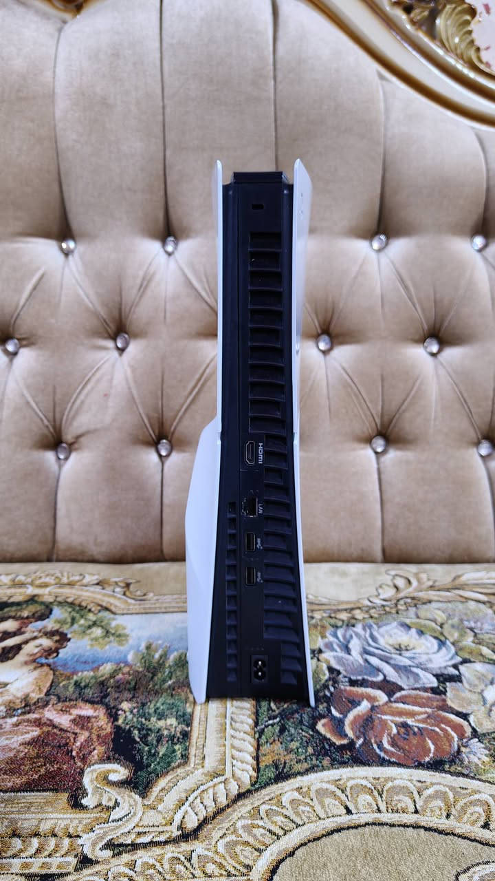 السلام عليكم
Ps5 للبيع سلم 1 تيرا الجهاز جديد شهرين استخدام بس الجهاز كامل ملحقات وياه يدة و وايرات والكارتون السعر  625 الف وبي مجال بسيط للتواصل واتساب ***********
