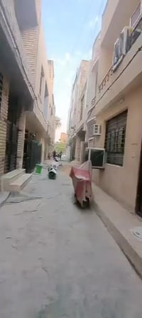 الاعظميه الاخطل قريب كلية بغداد داخل قيصريه دار للبيع المساحه 60م واجه...