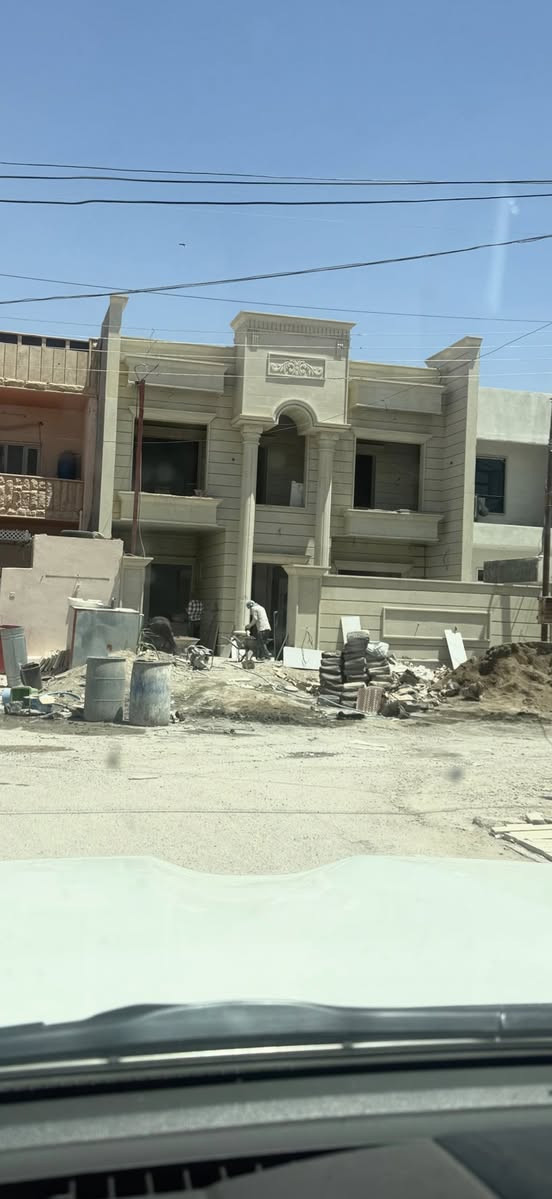 دار لبيع تكريت حي الجامعه خلف قاعه مسايه مساحه 300 مترصدر طير  عل شارع عشرين متر خمس غرف نوم البيت اقل شهر تستلم مفتاح فول سحب مغربي شبابيك امليوم بوب تركي ارتفاع ٢٥٠ ارضيه ام ١٢٠ في ستين  الاتصال عل رقم ***********
