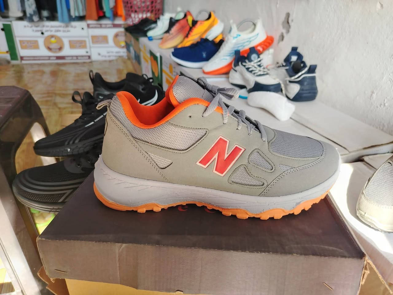 سلام عليكم شباب احذيه  اني بلنص
سعر الواحد  ٧٠٠٠ بس  العنوان حي الكرار مجاور المدرسه الحديد  ***********
