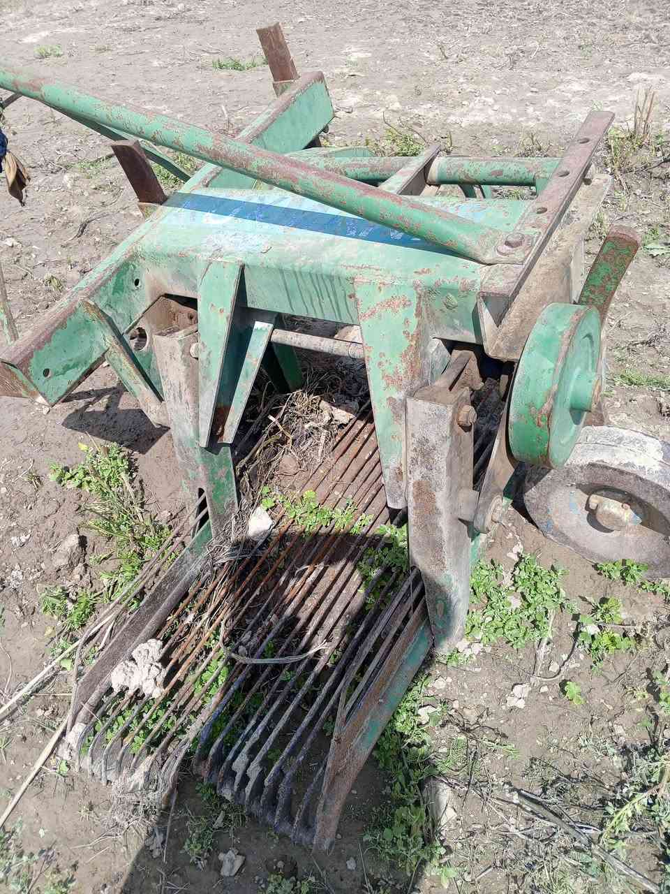 سلام عليكم قالعه بطاطه عنوان اليوسفيه سعر 650الف بيه مجال شراي حاضر اني  رقام ***********.   ***********
