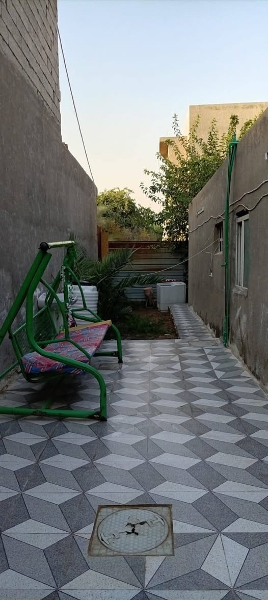 دار للبيع طابو زراعي سند ٢٥ مساحه ٢٣٢ بناء طابوق سقف كونكريت طابق واحد غرفتين و استقبال صاله مطبخ حمام كراج حديقه عنوان بغداد جسر ديالى الزوية 
للاستفسار ***********

