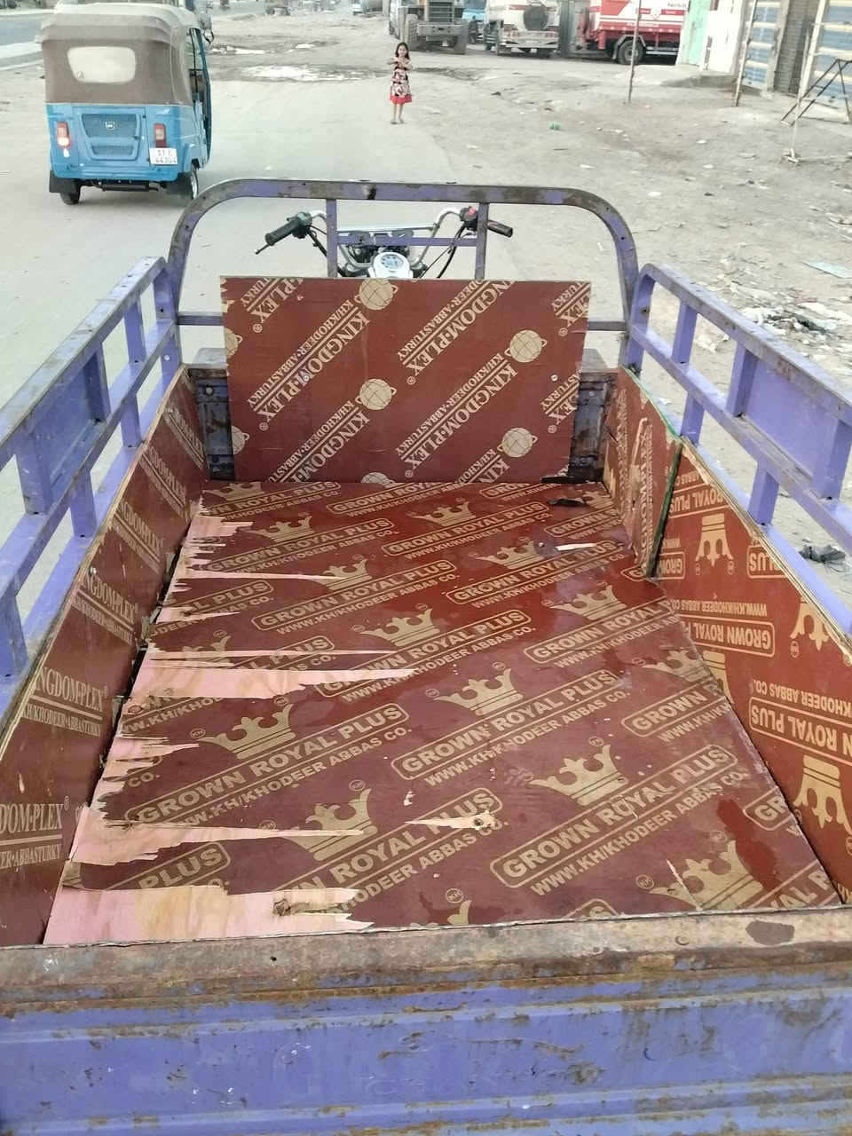 ستوته صقر للبيع
مديل 21 تخم تاير جديد اسبير وياها

مكينه مديل 25 صار ثلاثه يوم من شادهة

كهربائيات كلهة شغاله سلف وهندر باتري جديد 

كابريته جديده ستوته هسه معمرهة كل جديد شادلهة

السعر 1250 مكاني بغداد مدينه الصدر رقم الهاتف 

***********
