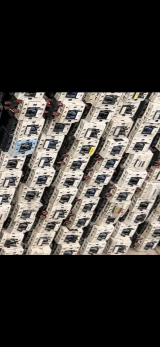 السلامً عليكم تتوفر كونتكتر اصلي باله شنايذر /25A/40A/50A/125A/250A/300A/ 400A/ 630A/1000A/  أتواصل ع رقم واتساب ‭٠٧٧٧ ٠٣٥ ٢٢٨٩‬
