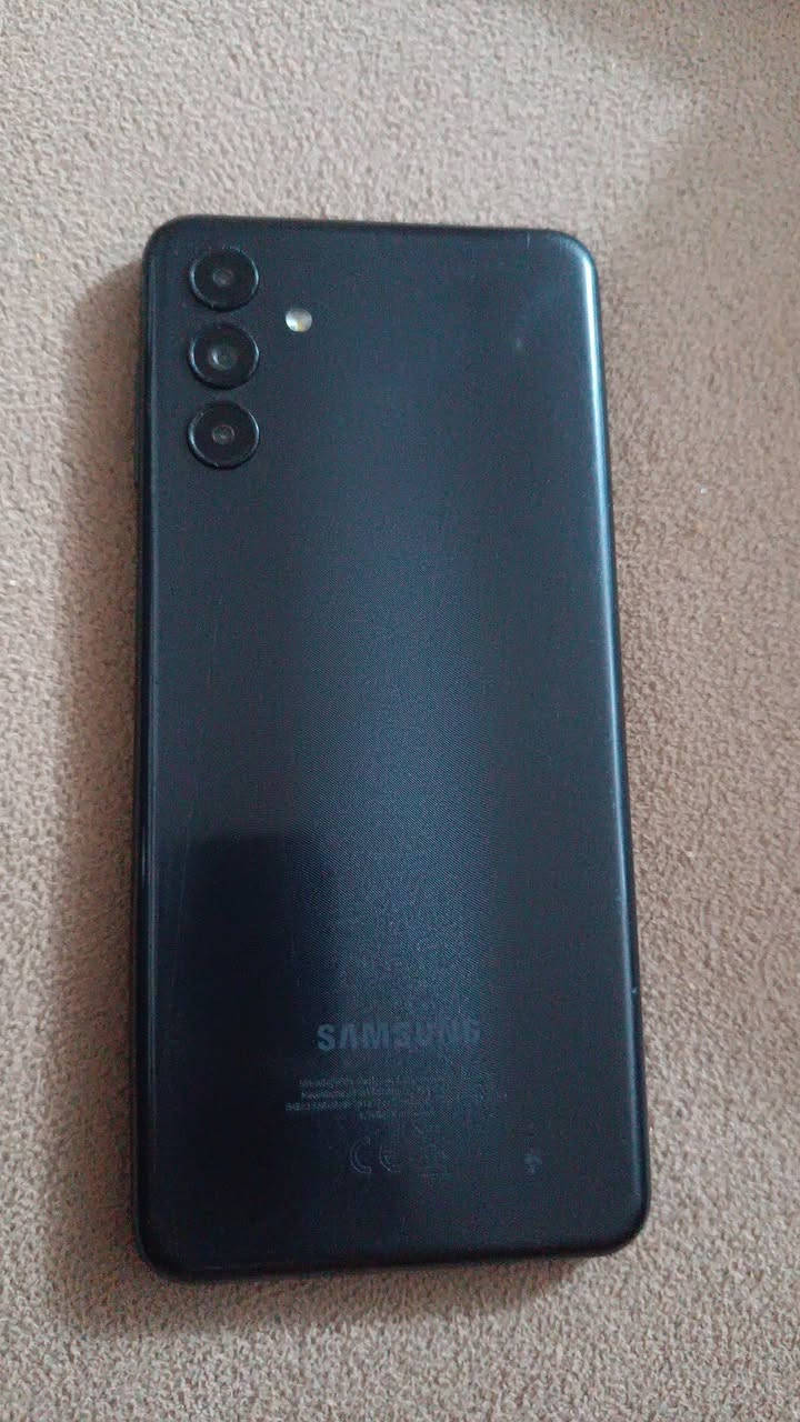 السلام عليكم موبايلات 2 للبيع سامسونج ثنينهن 175 واحد ذاكرته 128 والثاني 64 لتواصل ***********
